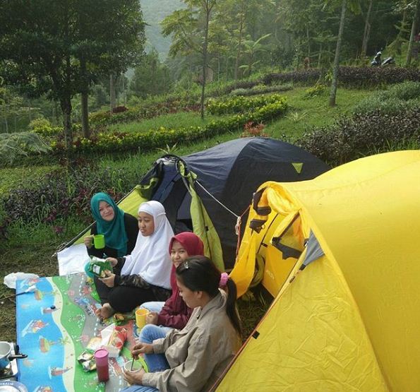 pacet hill camping