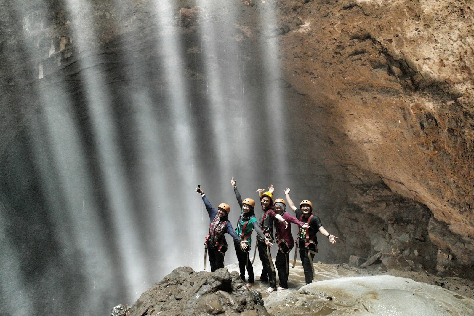 wisatawan gua jomblang