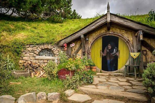 wisatawan rumah hobbit tulungagung