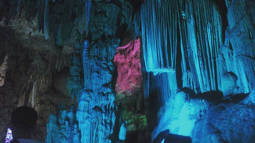 stalaktit atau stalakmit gua gong