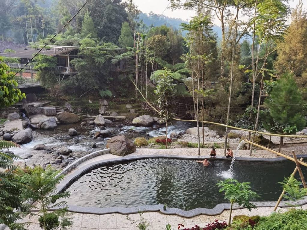 kolam renang villa Mari Pro Sembahe
